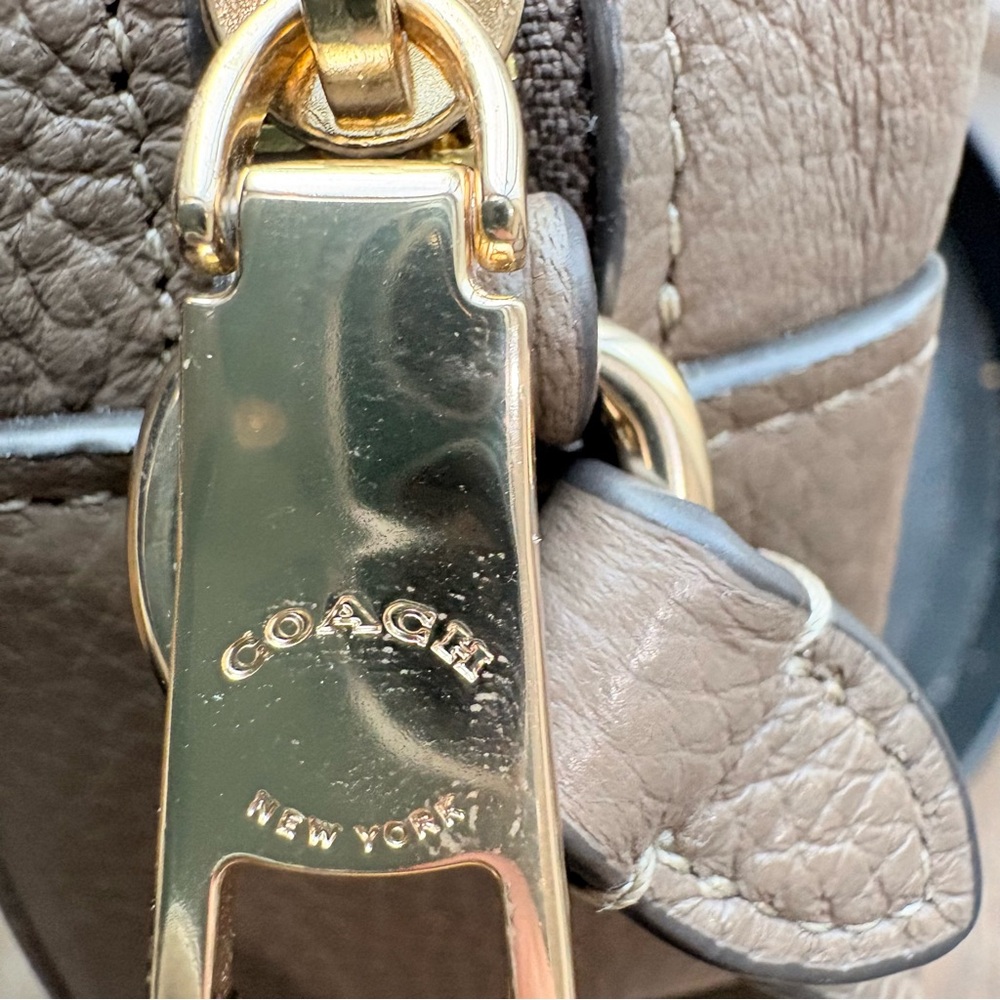 COACH Authentic Taupe Brown Pebbled Leather Crossbody Bag with Gold Hardware - Picture 4 of 16